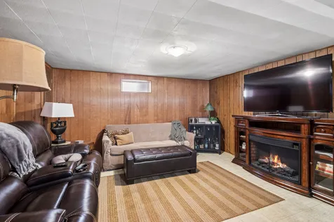 7085 North Mason Avenue Chicago IL 60646