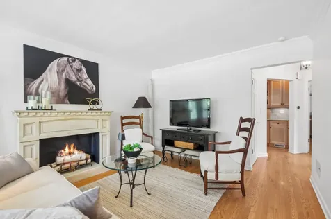 7085 North Mason Avenue Chicago IL 60646