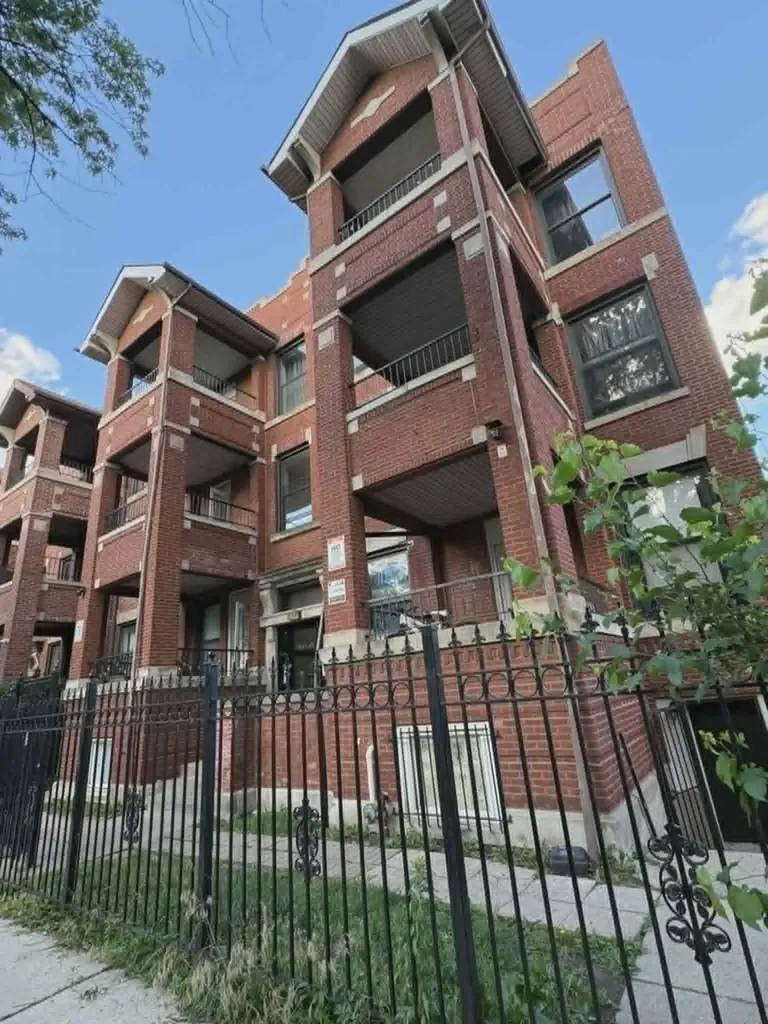 5849 South Michigan Avenue Chicago IL 60637