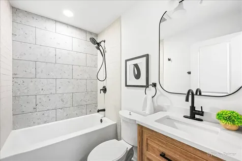 1059 Hickory Lane Elk Grove Village IL 60007
