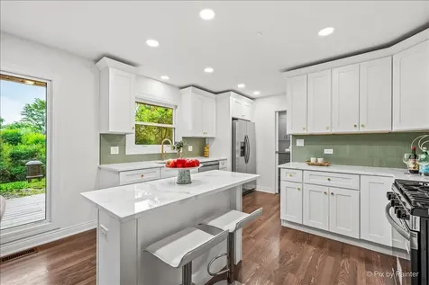 1059 Hickory Lane Elk Grove Village IL 60007