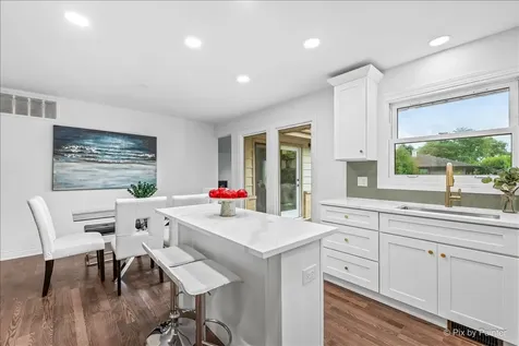 1059 Hickory Lane Elk Grove Village IL 60007
