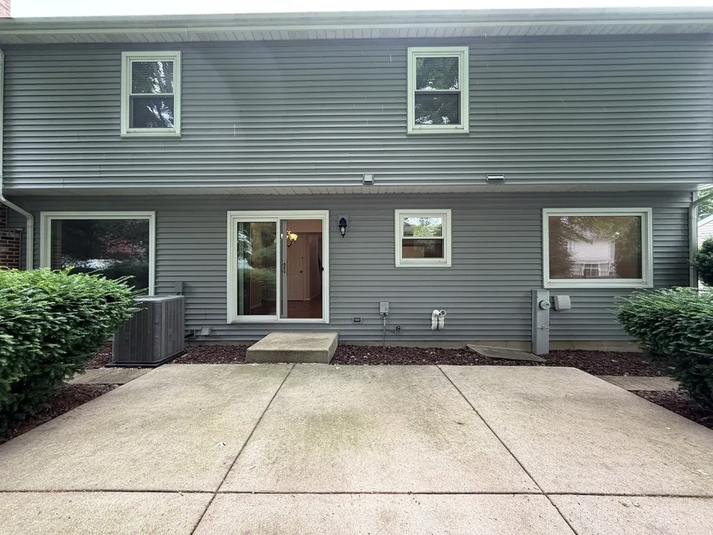 209 Briarheath Lane Naperville IL 60565