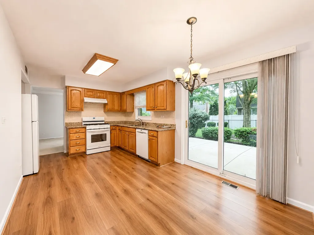 209 Briarheath Lane Naperville IL 60565