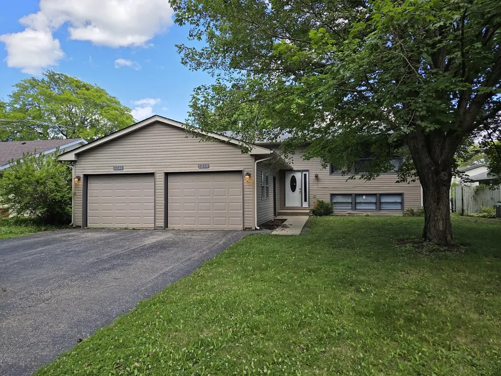 1238-1240 Thomas Drive Woodstock IL 60098