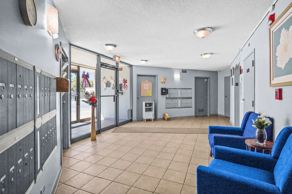 924 South Lake Court Westmont IL 60559