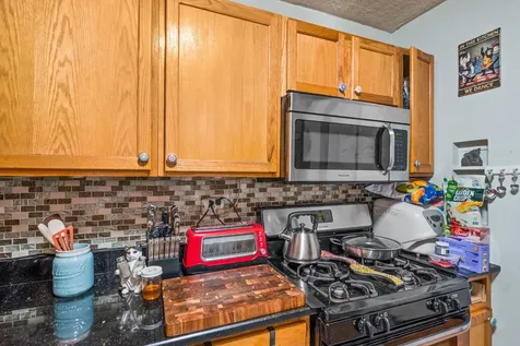 924 South Lake Court Westmont IL 60559