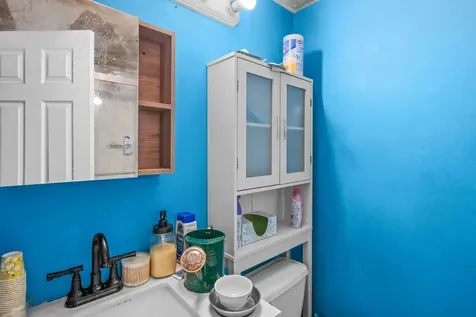 924 South Lake Court Westmont IL 60559