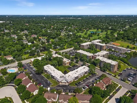 924 South Lake Court Westmont IL 60559
