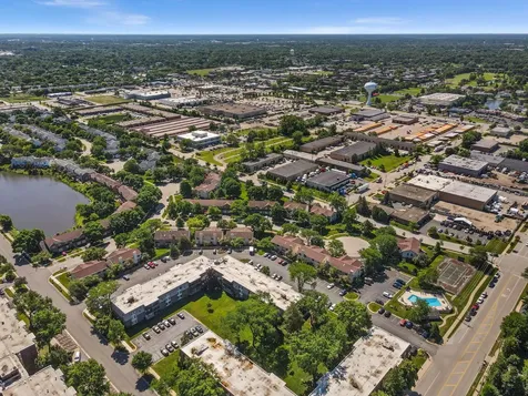 924 South Lake Court Westmont IL 60559