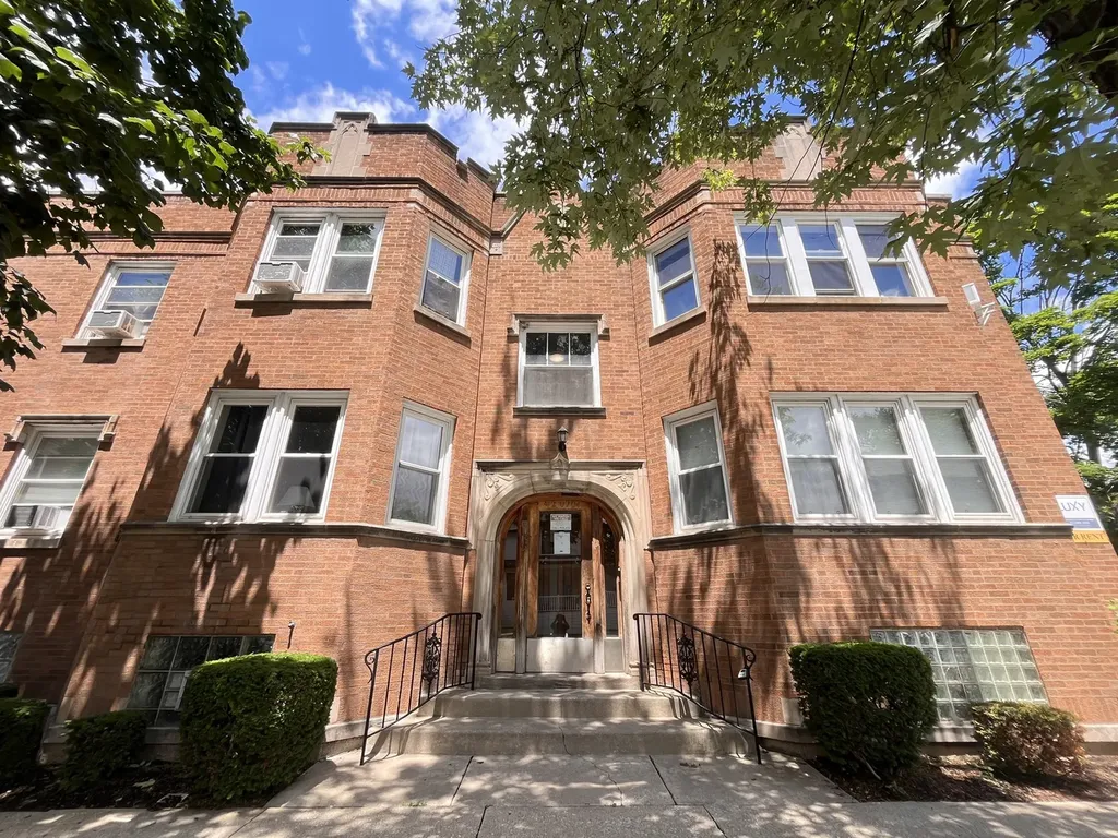 4202 West Cullom Avenue Chicago IL 60641