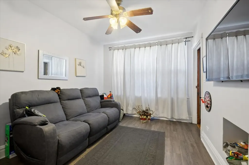 4435 South Campbell Avenue Chicago IL 60632