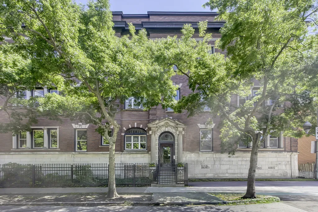 1049 West Ainslie Street Chicago IL 60640
