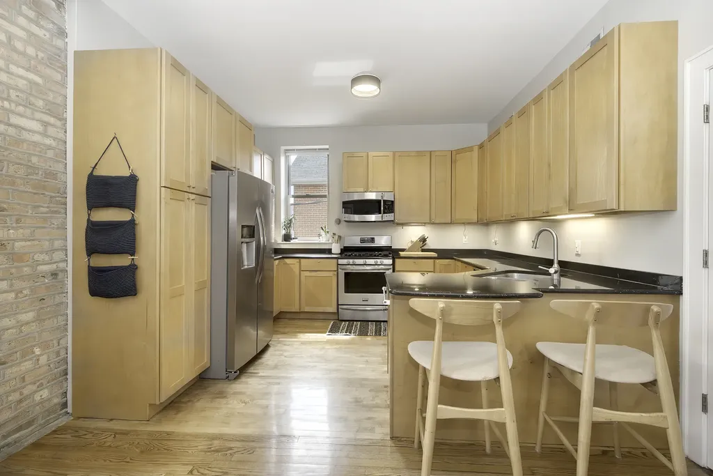 1049 West Ainslie Street Chicago IL 60640