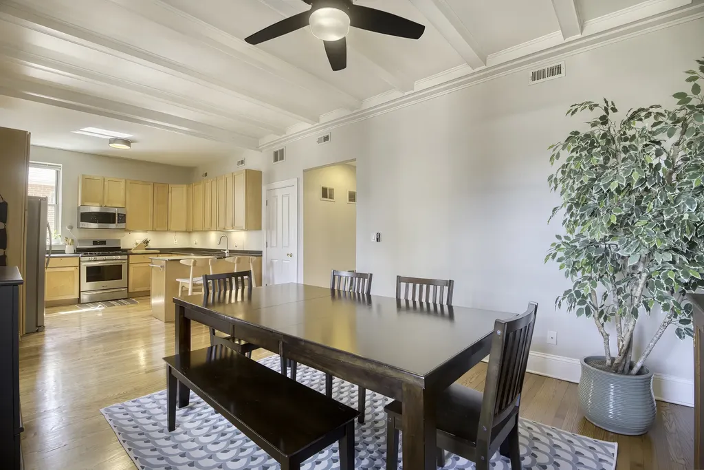 1049 West Ainslie Street Chicago IL 60640