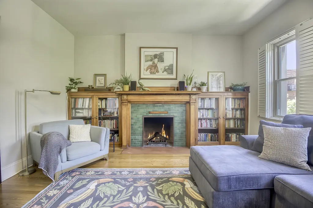 1049 West Ainslie Street Chicago IL 60640