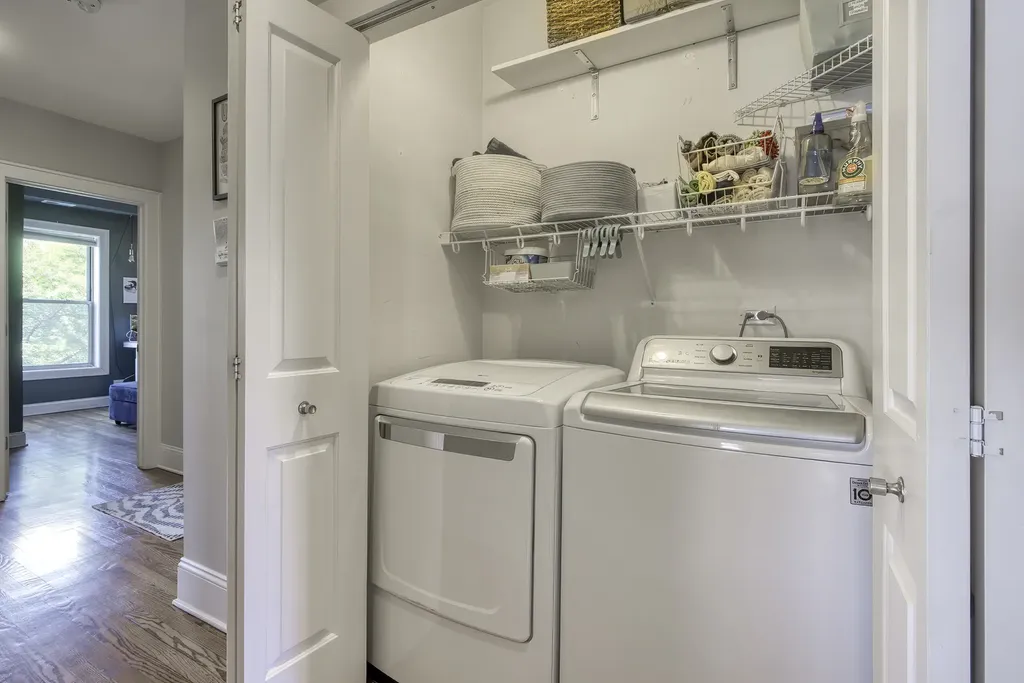 1049 West Ainslie Street Chicago IL 60640