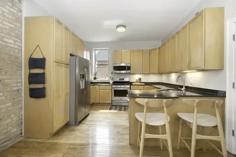 1049 West Ainslie Street Chicago IL 60640