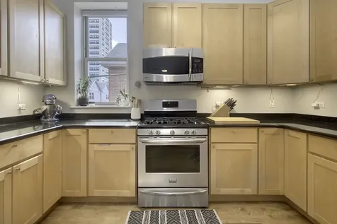 1049 West Ainslie Street Chicago IL 60640