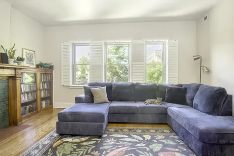 1049 West Ainslie Street Chicago IL 60640
