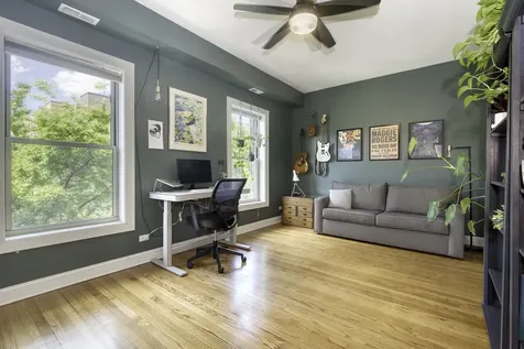 1049 West Ainslie Street Chicago IL 60640