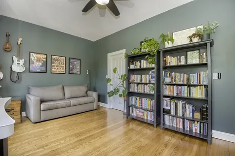 1049 West Ainslie Street Chicago IL 60640