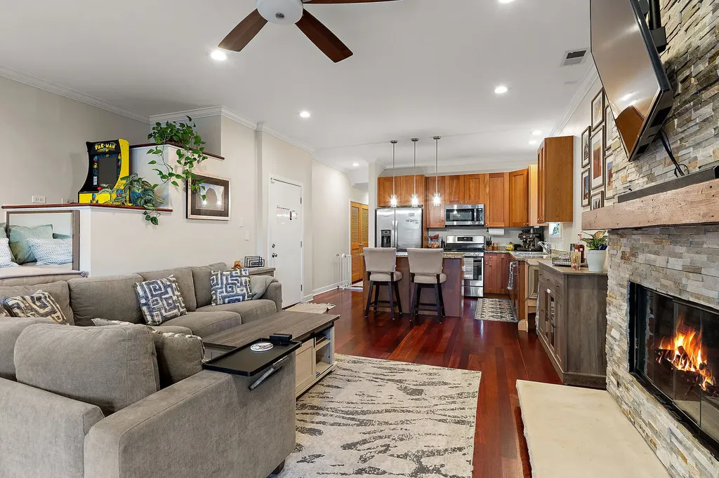 851 North Wolcott Avenue Chicago IL 60622