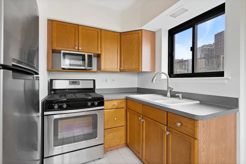 455 West Saint James Place Chicago IL 60614