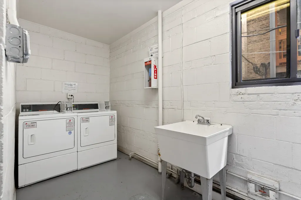 455 West Saint James Place Chicago IL 60614