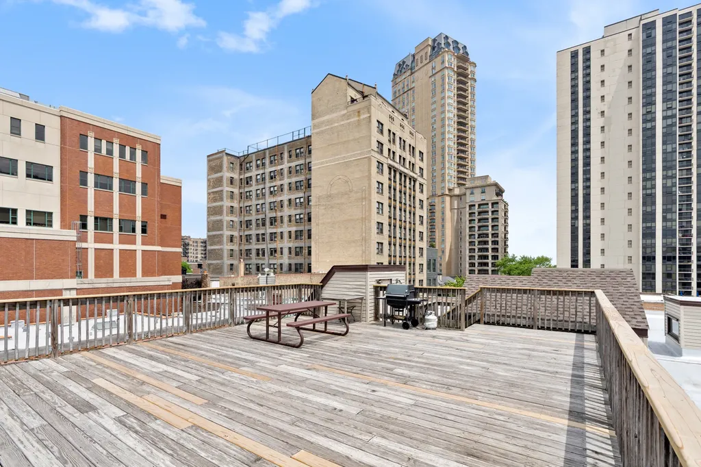 455 West Saint James Place Chicago IL 60614