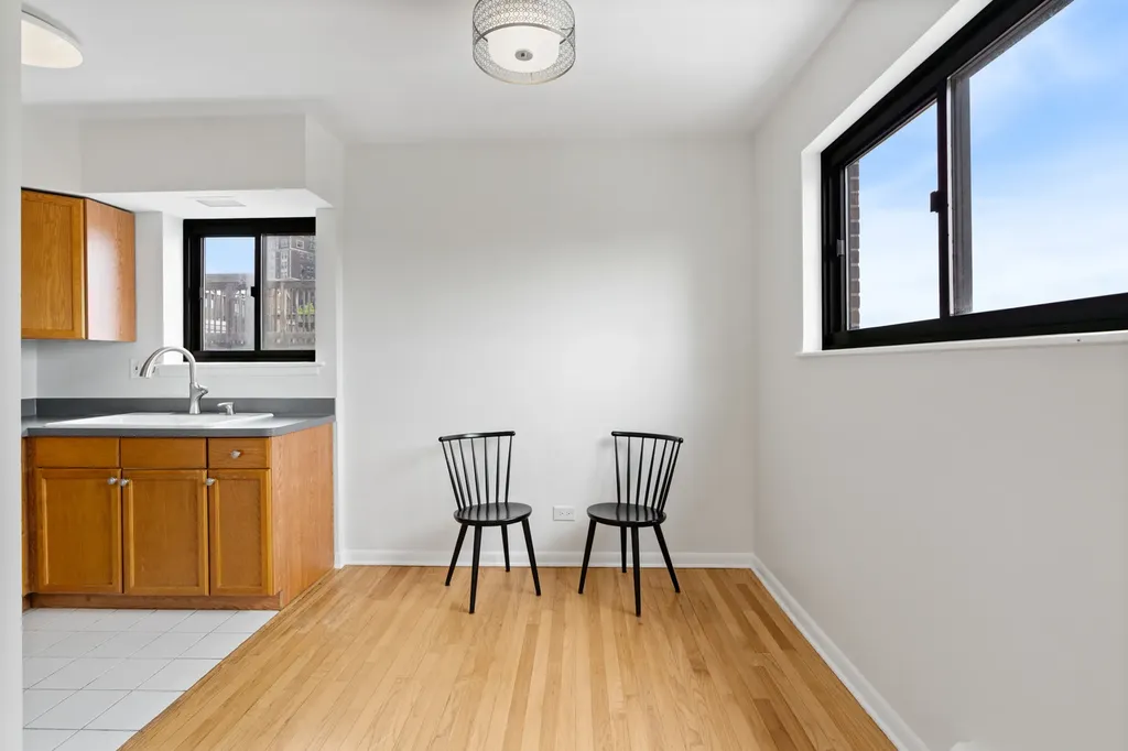 455 West Saint James Place Chicago IL 60614