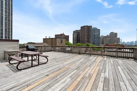 455 West Saint James Place Chicago IL 60614