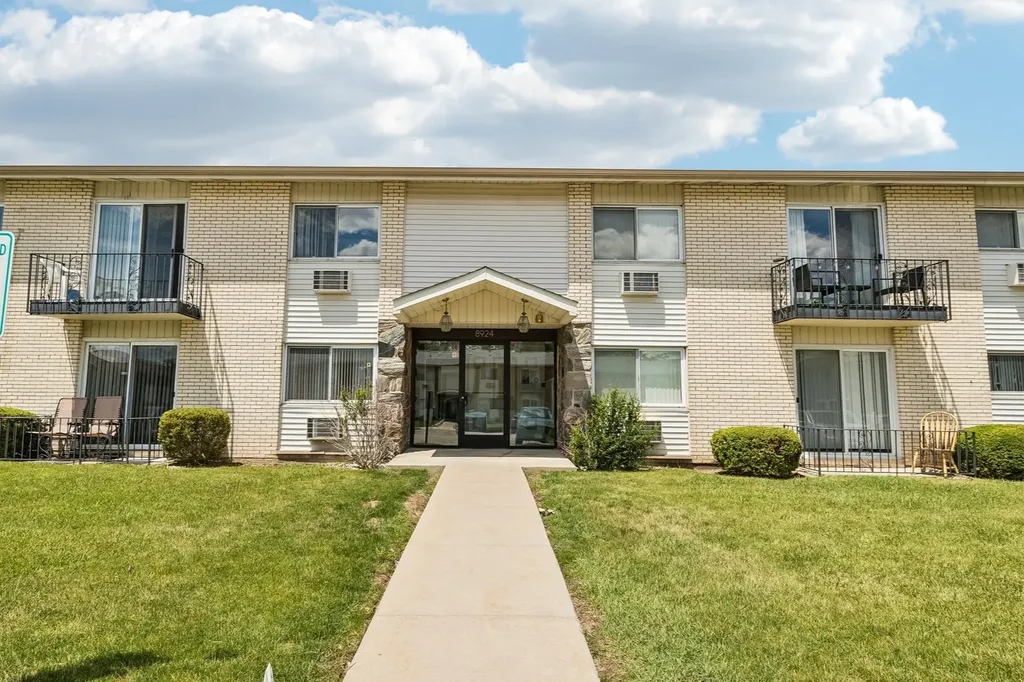 8924 Kenneth Drive Des Plaines IL 60016
