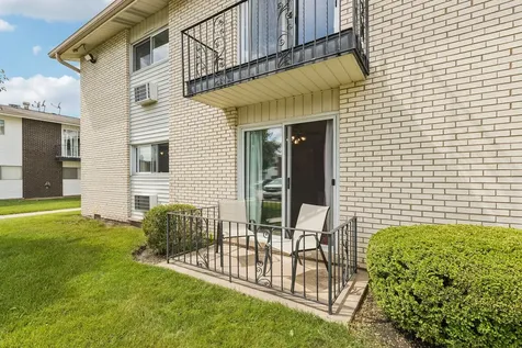 8924 Kenneth Drive Des Plaines IL 60016