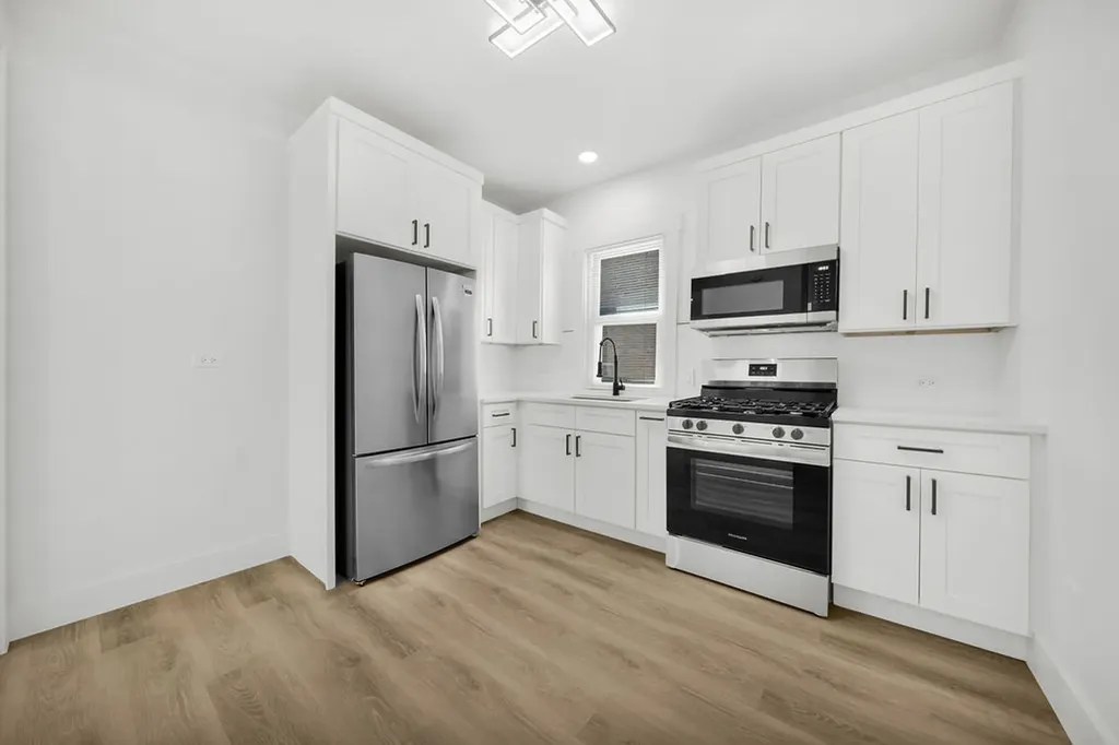 2724 North Mobile Avenue Chicago IL 60639
