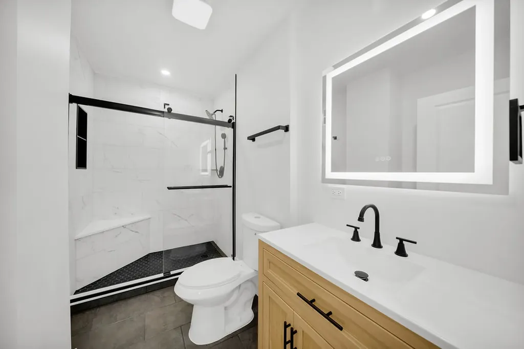 2724 North Mobile Avenue Chicago IL 60639