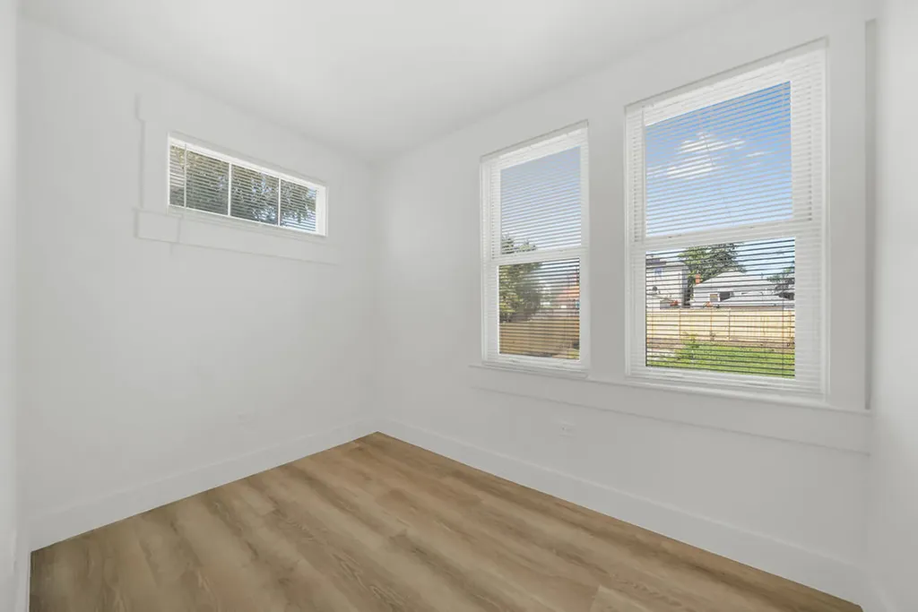 2724 North Mobile Avenue Chicago IL 60639