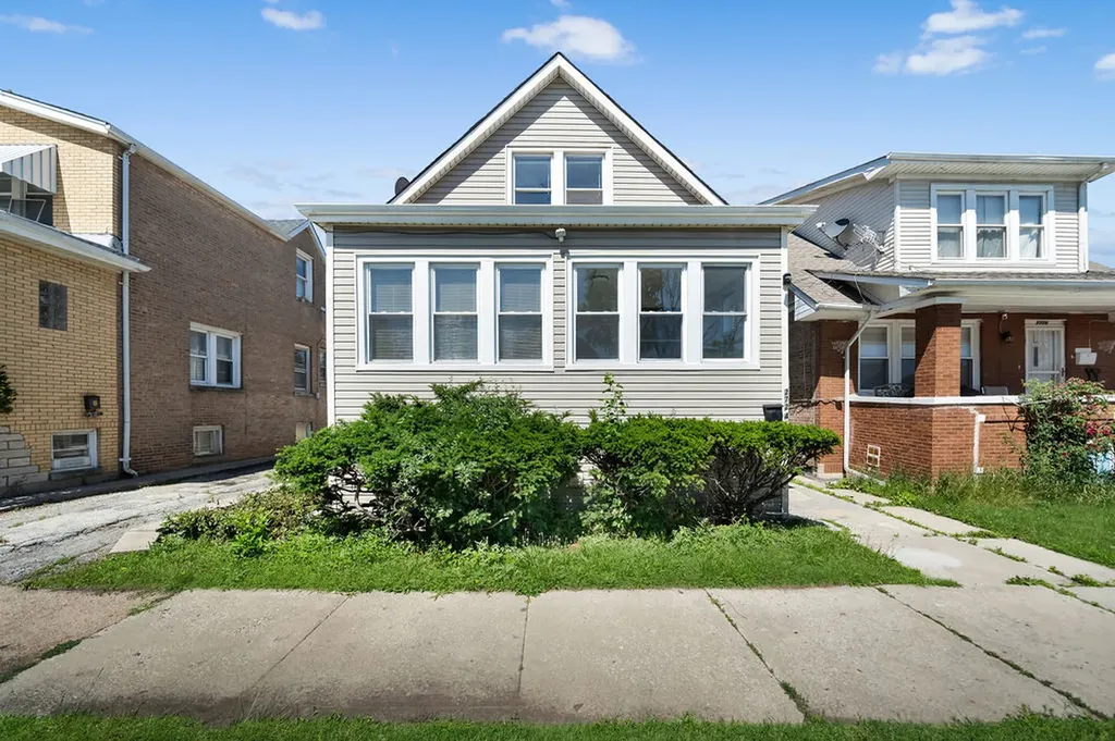 2724 North Mobile Avenue Chicago IL 60639