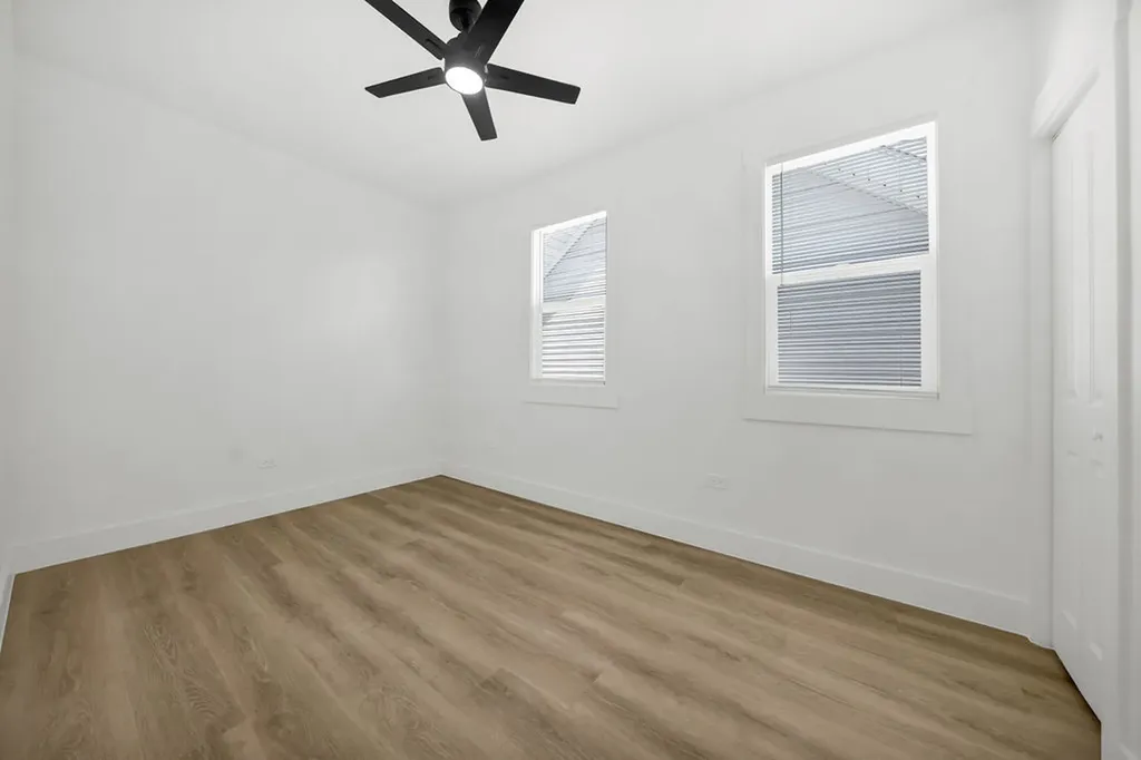 2724 North Mobile Avenue Chicago IL 60639