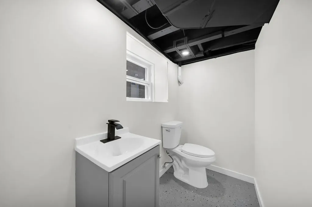 2724 North Mobile Avenue Chicago IL 60639