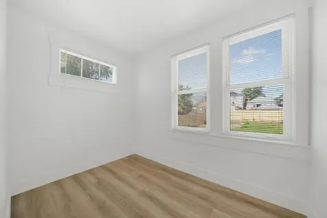 2724 North Mobile Avenue Chicago IL 60639