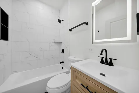 2724 North Mobile Avenue Chicago IL 60639