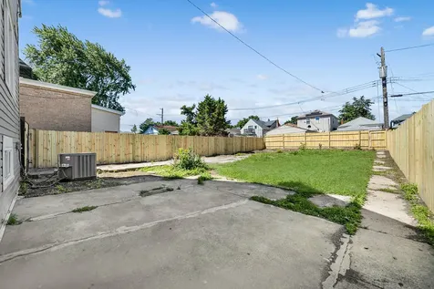 2724 North Mobile Avenue Chicago IL 60639