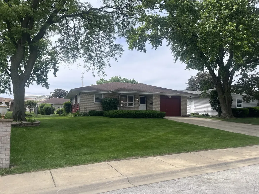 1221 Comet Drive Aurora IL 60505