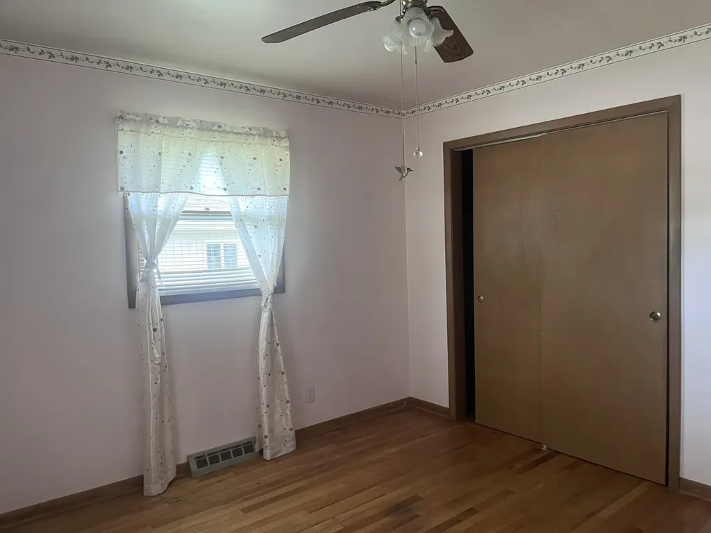 1221 Comet Drive Aurora IL 60505