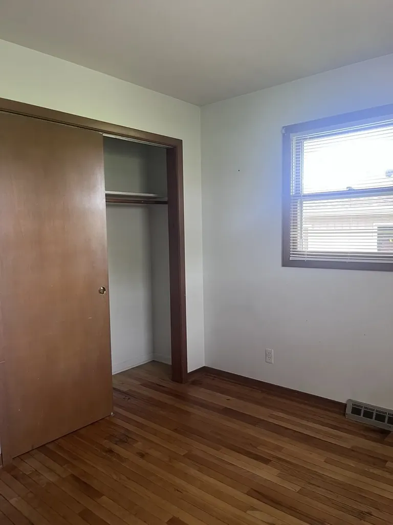 1221 Comet Drive Aurora IL 60505