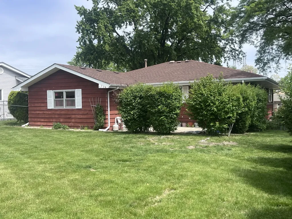 1221 Comet Drive Aurora IL 60505