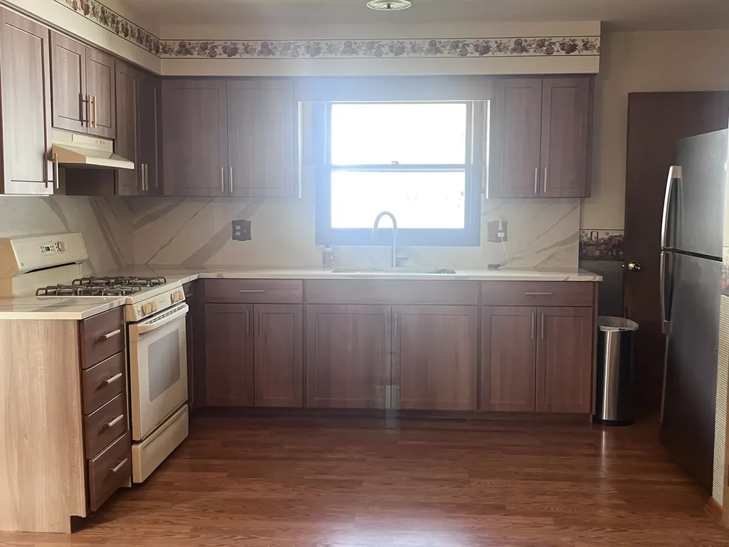 1221 Comet Drive Aurora IL 60505