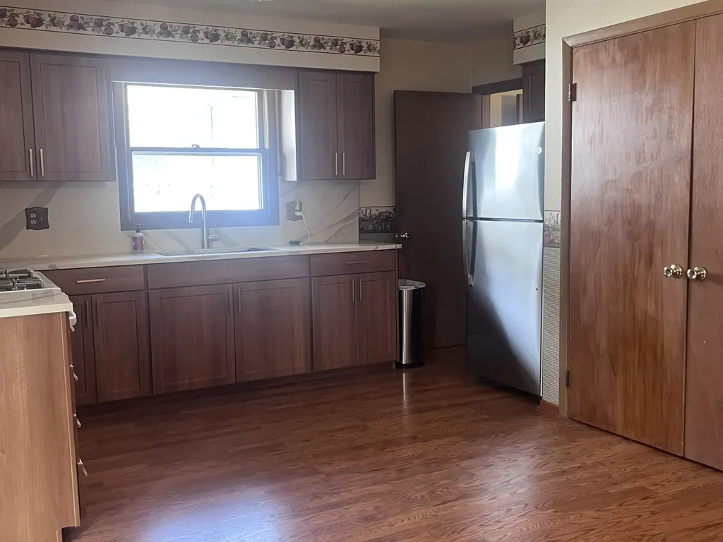 1221 Comet Drive Aurora IL 60505