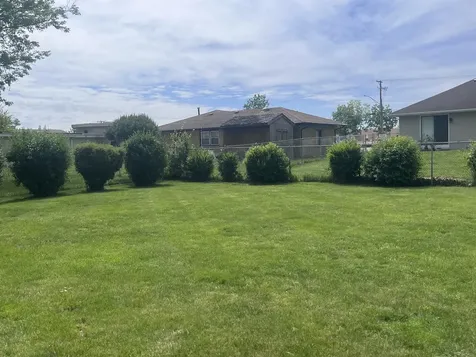 1221 Comet Drive Aurora IL 60505